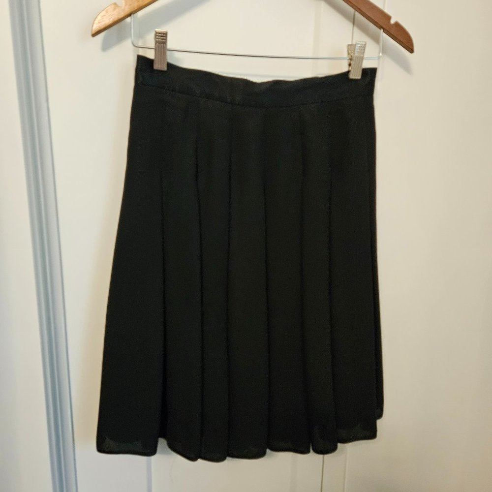 Liz Clairborne chiffon type pleated size 8